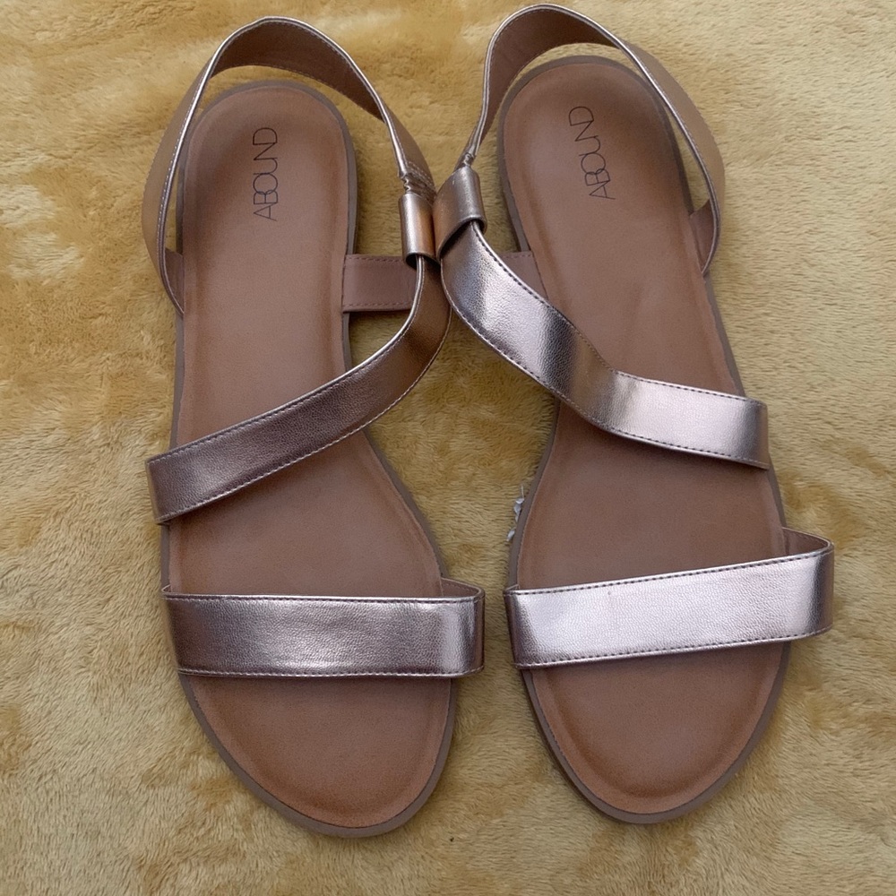 Gold sandals - Picture 2 of 4